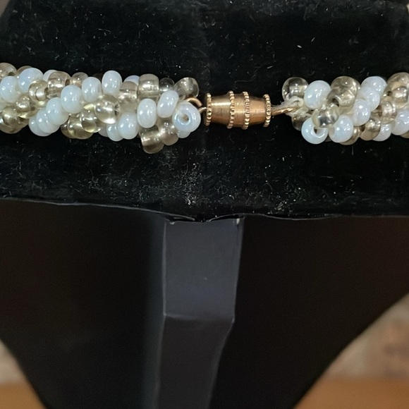 Vintage white and champagne beaded collar necklace - Picture 5 of 5